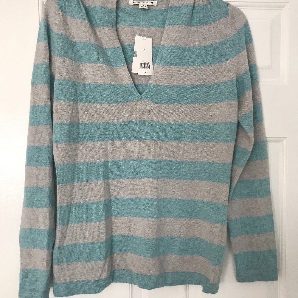 V neck grey/turquoise color stripe sweater